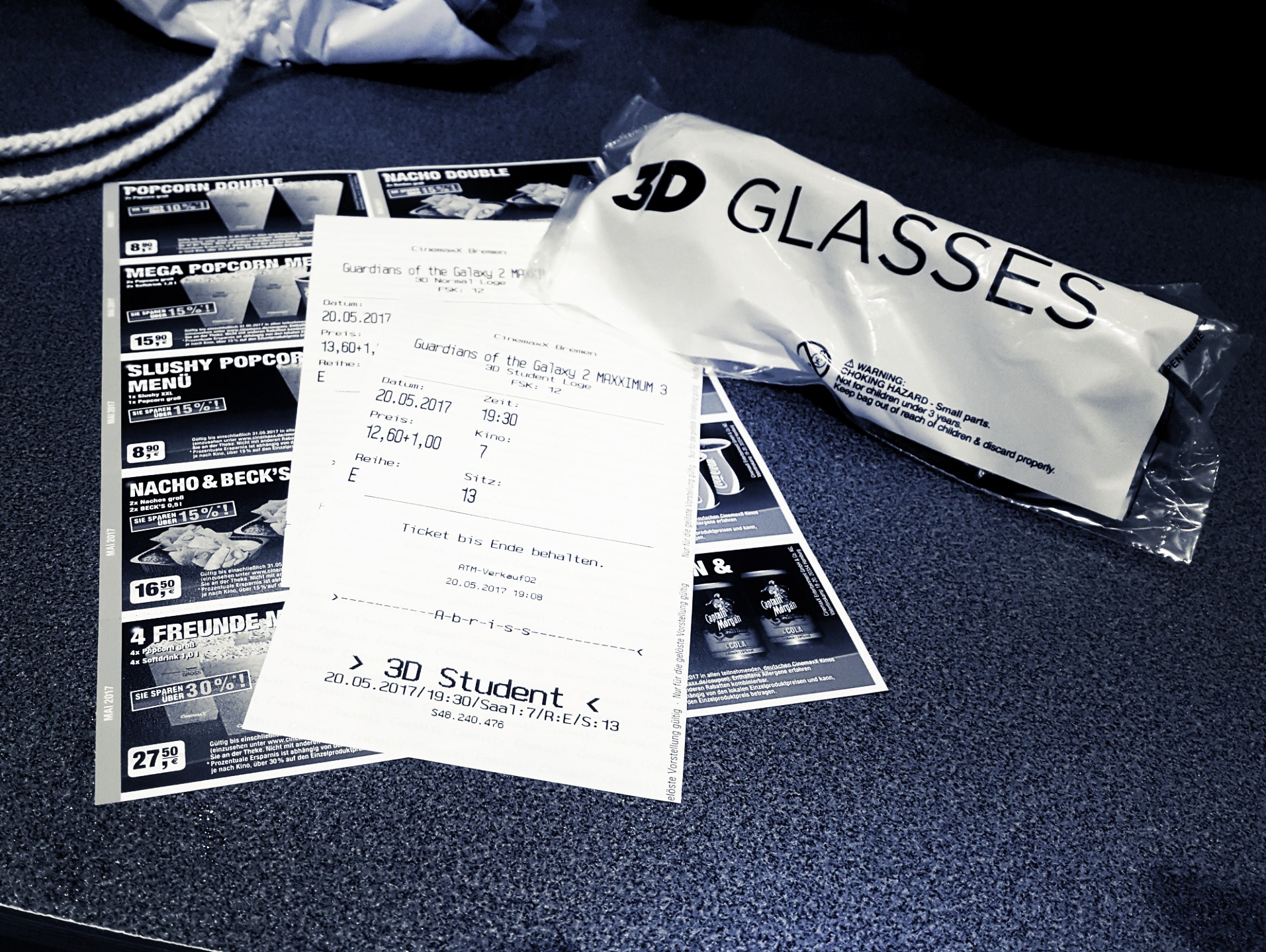 Kinokarten und eine 3D-Brille